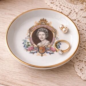 Vintage Queen Elizabeth II Silver Jubilee Trinket Dish Gold Trim Royal Memorabil